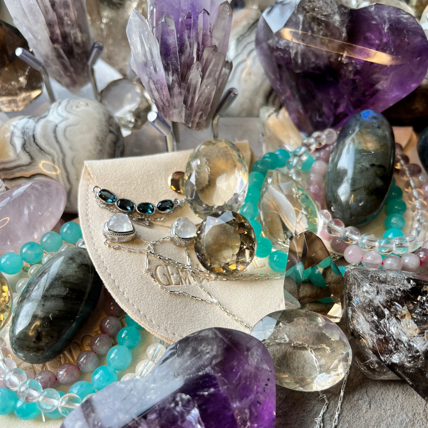 MAJESTIC.MAHINA.CRYSTALS